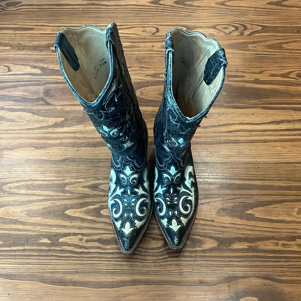 Vintage Corral Cowboy Boots